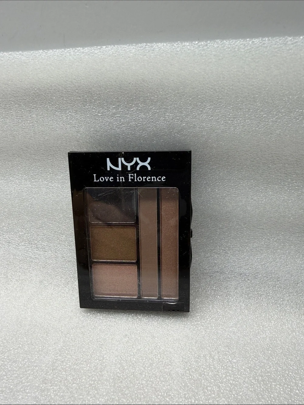 NYX Eyeshadow Set in Brown Tones. LIF05